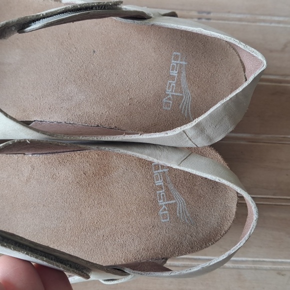 Dansko Vera Nude Tan Leather Sandals Peep Toe Ankle Elastic Strap Wedge - Picture 4 of 11